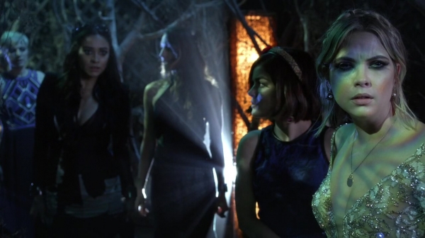 Pretty_Little_Liars_S06E10_Game_Over_Charles_720p_WEB-DL_DD5_1_H_264-PLLs_0215.jpg