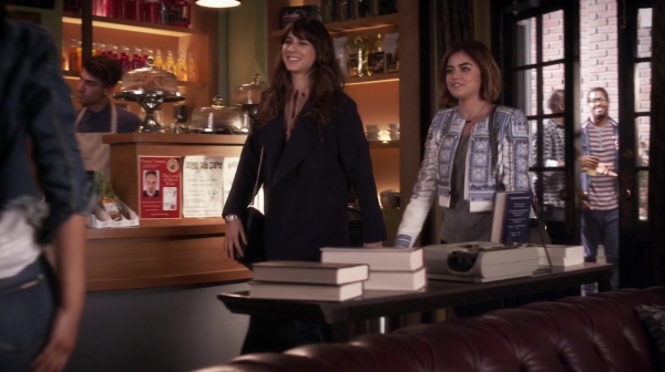 Pretty_Little_Liars_S06E11_Of_Late_I_Think_of_Rosewood_720p_WEB-DL_DD5_1_H_264-NTb_0409.jpg