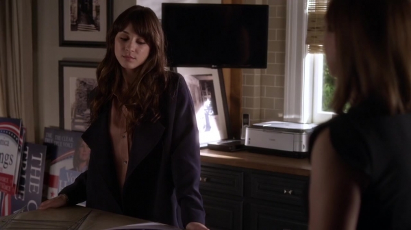 Pretty_Little_Liars_S06E11_Of_Late_I_Think_of_Rosewood_720p_WEB-DL_DD5_1_H_264-NTb_0746.jpg