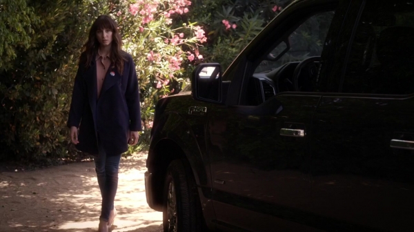 Pretty_Little_Liars_S06E11_Of_Late_I_Think_of_Rosewood_720p_WEB-DL_DD5_1_H_264-NTb_0876.jpg