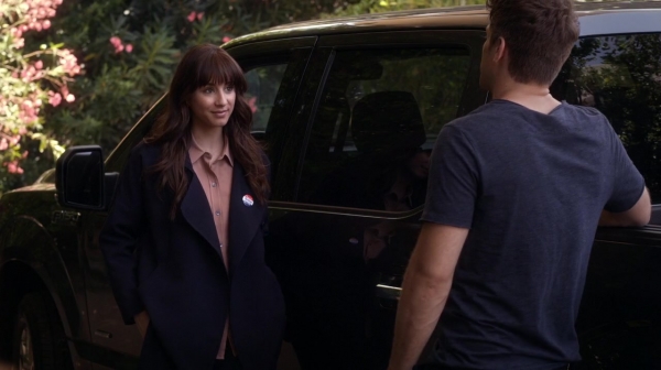 Pretty_Little_Liars_S06E11_Of_Late_I_Think_of_Rosewood_720p_WEB-DL_DD5_1_H_264-NTb_0895.jpg