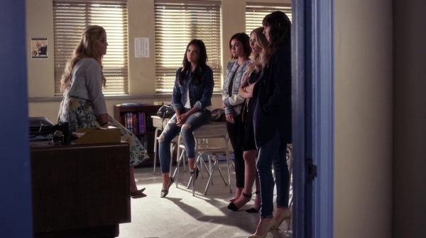 Pretty_Little_Liars_S06E11_Of_Late_I_Think_of_Rosewood_720p_WEB-DL_DD5_1_H_264-NTb_1030.jpg