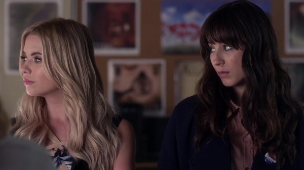 Pretty_Little_Liars_S06E11_Of_Late_I_Think_of_Rosewood_720p_WEB-DL_DD5_1_H_264-NTb_1103.jpg