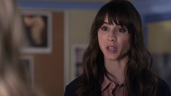 Pretty_Little_Liars_S06E11_Of_Late_I_Think_of_Rosewood_720p_WEB-DL_DD5_1_H_264-NTb_1139.jpg