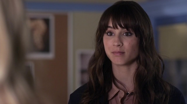 Pretty_Little_Liars_S06E11_Of_Late_I_Think_of_Rosewood_720p_WEB-DL_DD5_1_H_264-NTb_1144.jpg