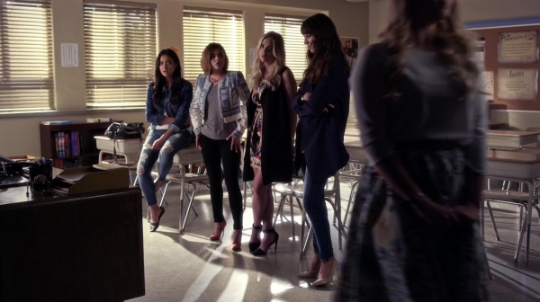 Pretty_Little_Liars_S06E11_Of_Late_I_Think_of_Rosewood_720p_WEB-DL_DD5_1_H_264-NTb_1159.jpg