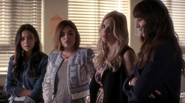 Pretty_Little_Liars_S06E11_Of_Late_I_Think_of_Rosewood_720p_WEB-DL_DD5_1_H_264-NTb_1160.jpg