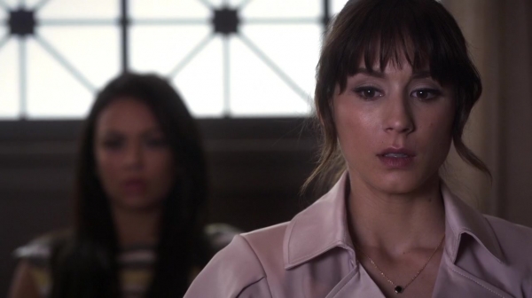 Pretty_Little_Liars_S06E11_Of_Late_I_Think_of_Rosewood_720p_WEB-DL_DD5_1_H_264-NTb_1543.jpg