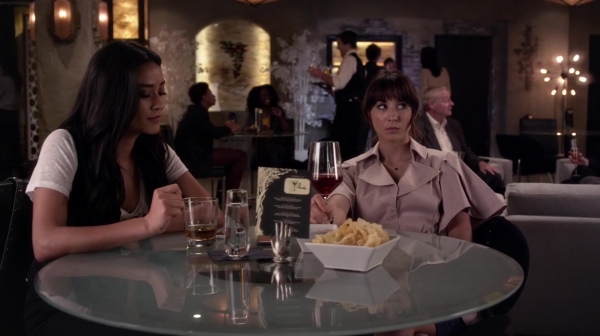 Pretty_Little_Liars_S06E11_Of_Late_I_Think_of_Rosewood_720p_WEB-DL_DD5_1_H_264-NTb_1653.jpg