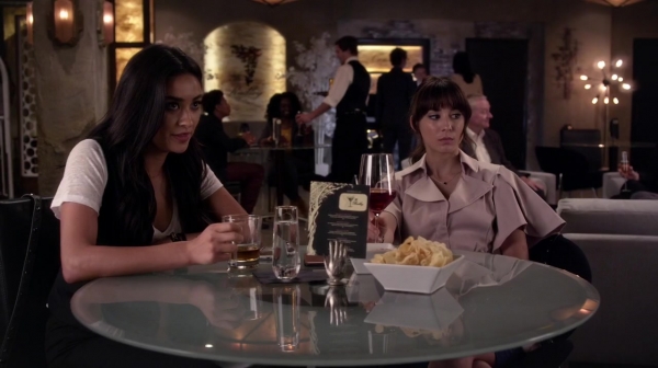 Pretty_Little_Liars_S06E11_Of_Late_I_Think_of_Rosewood_720p_WEB-DL_DD5_1_H_264-NTb_1654.jpg