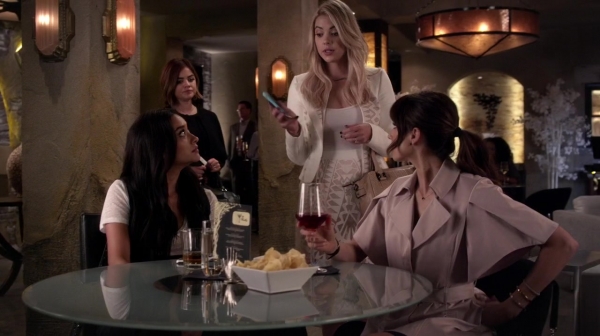 Pretty_Little_Liars_S06E11_Of_Late_I_Think_of_Rosewood_720p_WEB-DL_DD5_1_H_264-NTb_1704.jpg