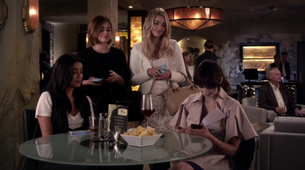 Pretty_Little_Liars_S06E11_Of_Late_I_Think_of_Rosewood_720p_WEB-DL_DD5_1_H_264-NTb_1735.jpg