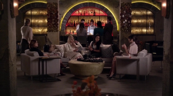 Pretty_Little_Liars_S06E11_Of_Late_I_Think_of_Rosewood_720p_WEB-DL_DD5_1_H_264-NTb_1757.jpg