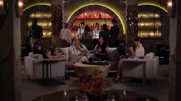 Pretty_Little_Liars_S06E11_Of_Late_I_Think_of_Rosewood_720p_WEB-DL_DD5_1_H_264-NTb_1759.jpg