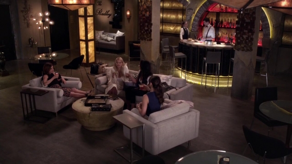 Pretty_Little_Liars_S06E11_Of_Late_I_Think_of_Rosewood_720p_WEB-DL_DD5_1_H_264-NTb_1904.jpg