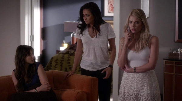 Pretty_Little_Liars_S06E11_Of_Late_I_Think_of_Rosewood_720p_WEB-DL_DD5_1_H_264-NTb_2006.jpg