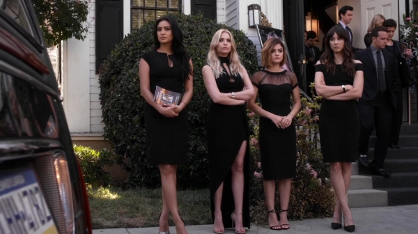 Pretty_Little_Liars_S06E11_Of_Late_I_Think_of_Rosewood_720p_WEB-DL_DD5_1_H_264-NTb_2416.jpg
