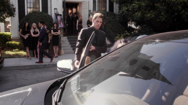 Pretty_Little_Liars_S06E11_Of_Late_I_Think_of_Rosewood_720p_WEB-DL_DD5_1_H_264-NTb_2455.jpg