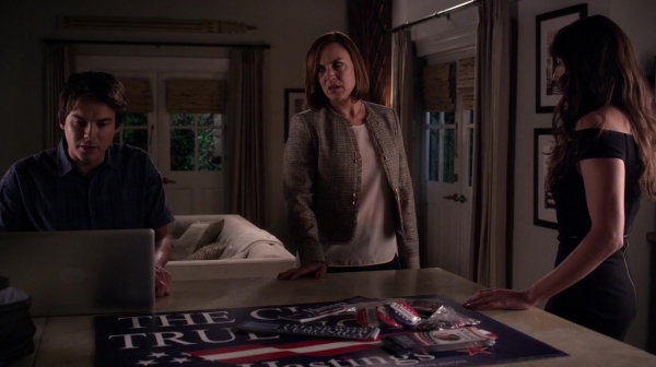 Pretty_Little_Liars_S06E12_Charlotte_s_Web_720p_WEB-DL_DD5_1_H_264-NTb_0297.jpg