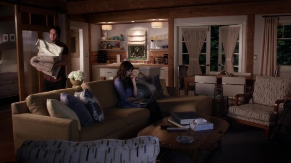Pretty_Little_Liars_S06E12_Charlotte_s_Web_720p_WEB-DL_DD5_1_H_264-NTb_1814.jpg