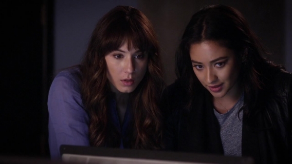 Pretty_Little_Liars_S06E12_Charlotte_s_Web_720p_WEB-DL_DD5_1_H_264-NTb_1936.jpg