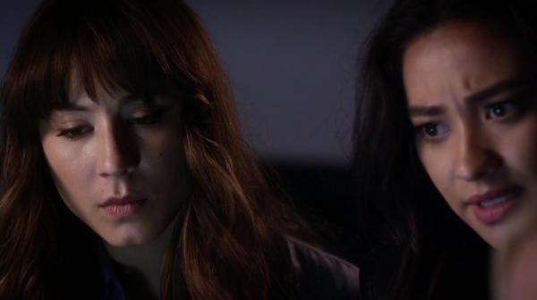 Pretty_Little_Liars_S06E12_Charlotte_s_Web_720p_WEB-DL_DD5_1_H_264-NTb_1945.jpg