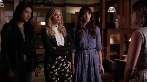 Pretty_Little_Liars_S06E12_Charlotte_s_Web_720p_WEB-DL_DD5_1_H_264-NTb_1970.jpg