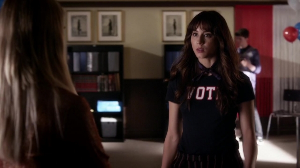Pretty_Little_Liars_S06E13_The_Gloves_Are_On_720p_WEB-DL_DD5_1_H_264-NTb_0738.jpg