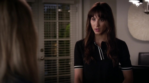 Pretty_Little_Liars_S06E13_The_Gloves_Are_On_720p_WEB-DL_DD5_1_H_264-NTb_1070.jpg