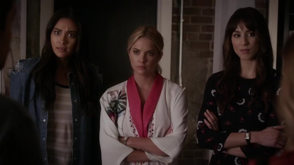 Pretty_Little_Liars_S06E13_The_Gloves_Are_On_720p_WEB-DL_DD5_1_H_264-NTb_1969.jpg