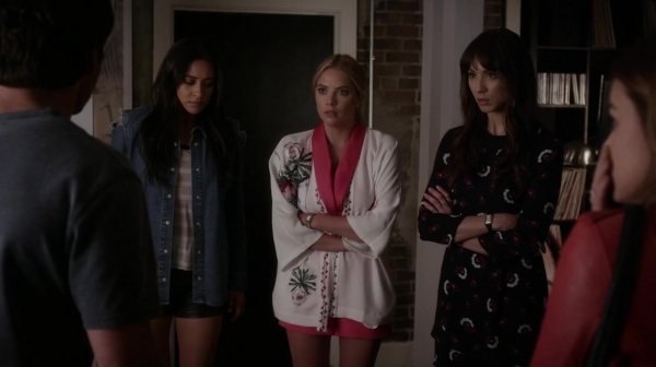 Pretty_Little_Liars_S06E13_The_Gloves_Are_On_720p_WEB-DL_DD5_1_H_264-NTb_1973.jpg