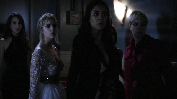 Pretty_Little_Liars_S06E13_The_Gloves_Are_On_720p_WEB-DL_DD5_1_H_264-NTb_2104.jpg