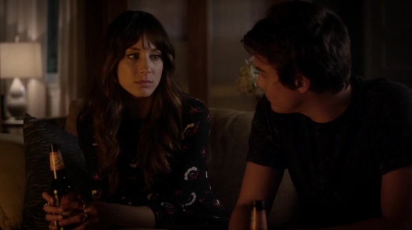 Pretty_Little_Liars_S06E13_The_Gloves_Are_On_720p_WEB-DL_DD5_1_H_264-NTb_2325.jpg
