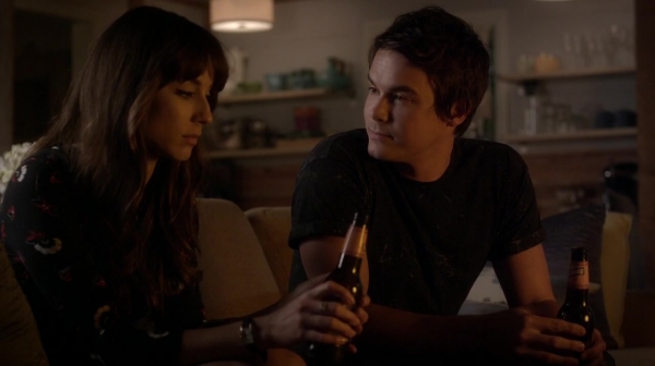 Pretty_Little_Liars_S06E13_The_Gloves_Are_On_720p_WEB-DL_DD5_1_H_264-NTb_2332.jpg