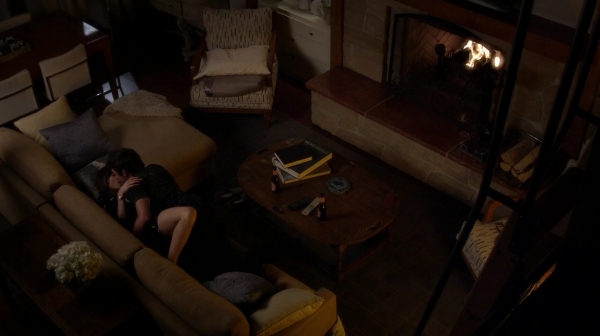 Pretty_Little_Liars_S06E13_The_Gloves_Are_On_720p_WEB-DL_DD5_1_H_264-NTb_2426.jpg