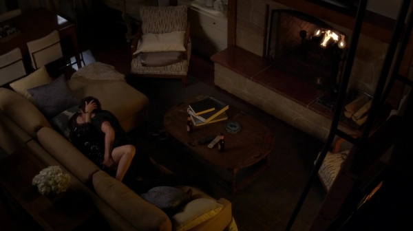 Pretty_Little_Liars_S06E13_The_Gloves_Are_On_720p_WEB-DL_DD5_1_H_264-NTb_2428.jpg