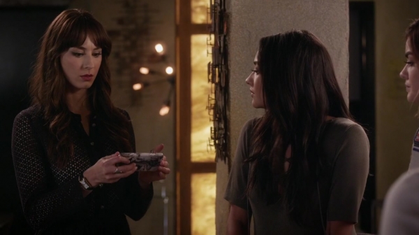 Pretty_Little_Liars_S06E14_New_Guys_New_Lies_REPACK_720p_WEB-DL_DD5_1_H_264-NTb_2358.jpg