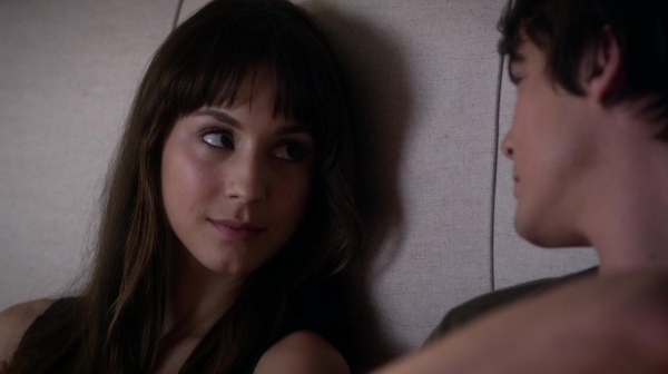 Pretty_Little_Liars_S06E15_Do_Not_Disturb_720p_WEB-DL_DD5_1_H_264-NTb_0306.jpg
