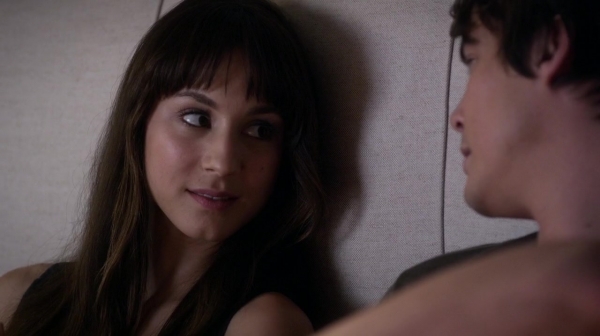 Pretty_Little_Liars_S06E15_Do_Not_Disturb_720p_WEB-DL_DD5_1_H_264-NTb_0307.jpg