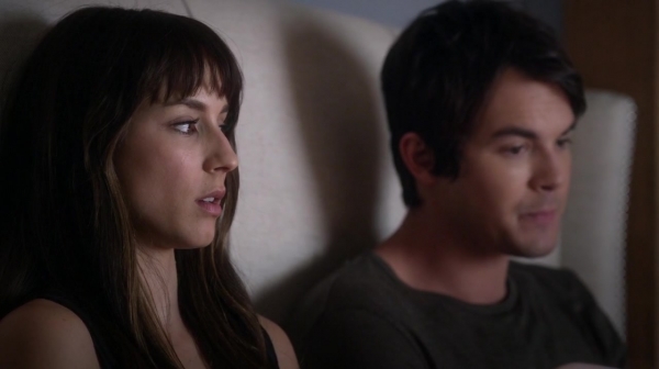 Pretty_Little_Liars_S06E15_Do_Not_Disturb_720p_WEB-DL_DD5_1_H_264-NTb_0331.jpg