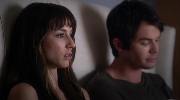 Pretty_Little_Liars_S06E15_Do_Not_Disturb_720p_WEB-DL_DD5_1_H_264-NTb_0334.jpg