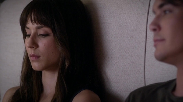 Pretty_Little_Liars_S06E15_Do_Not_Disturb_720p_WEB-DL_DD5_1_H_264-NTb_0342.jpg