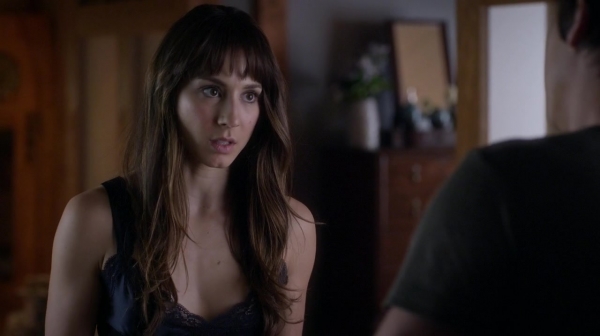 Pretty_Little_Liars_S06E15_Do_Not_Disturb_720p_WEB-DL_DD5_1_H_264-NTb_0375.jpg