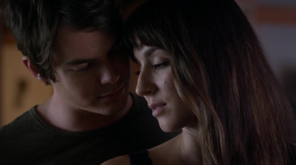 Pretty_Little_Liars_S06E15_Do_Not_Disturb_720p_WEB-DL_DD5_1_H_264-NTb_0425.jpg