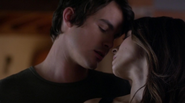 Pretty_Little_Liars_S06E15_Do_Not_Disturb_720p_WEB-DL_DD5_1_H_264-NTb_0454.jpg