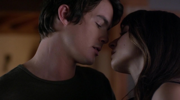Pretty_Little_Liars_S06E15_Do_Not_Disturb_720p_WEB-DL_DD5_1_H_264-NTb_0455.jpg