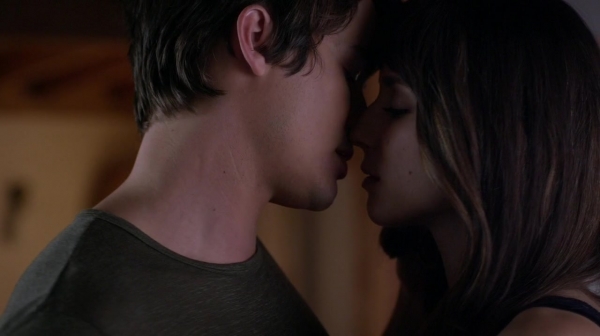 Pretty_Little_Liars_S06E15_Do_Not_Disturb_720p_WEB-DL_DD5_1_H_264-NTb_0456.jpg