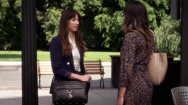 Pretty_Little_Liars_S06E15_Do_Not_Disturb_720p_WEB-DL_DD5_1_H_264-NTb_0955.jpg