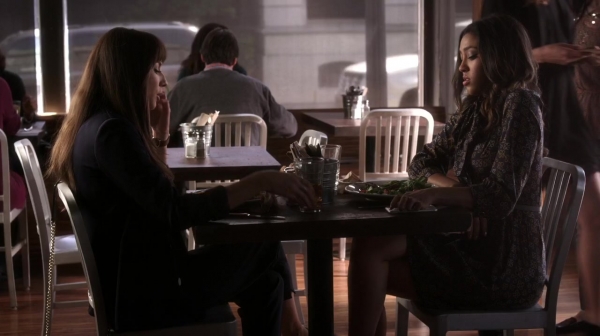 Pretty_Little_Liars_S06E15_Do_Not_Disturb_720p_WEB-DL_DD5_1_H_264-NTb_1090.jpg