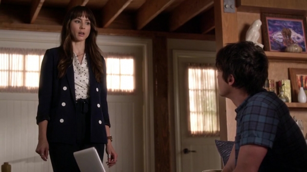 Pretty_Little_Liars_S06E15_Do_Not_Disturb_720p_WEB-DL_DD5_1_H_264-NTb_1394.jpg